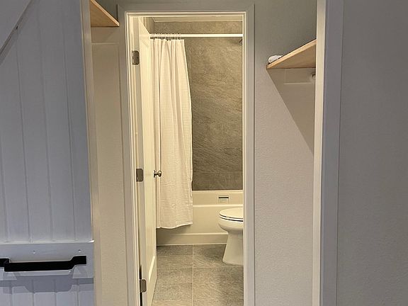 5th image of 243 Boardwalk Ave APT G