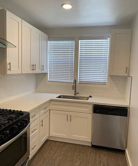 South Redondo Apartments — Photo 13