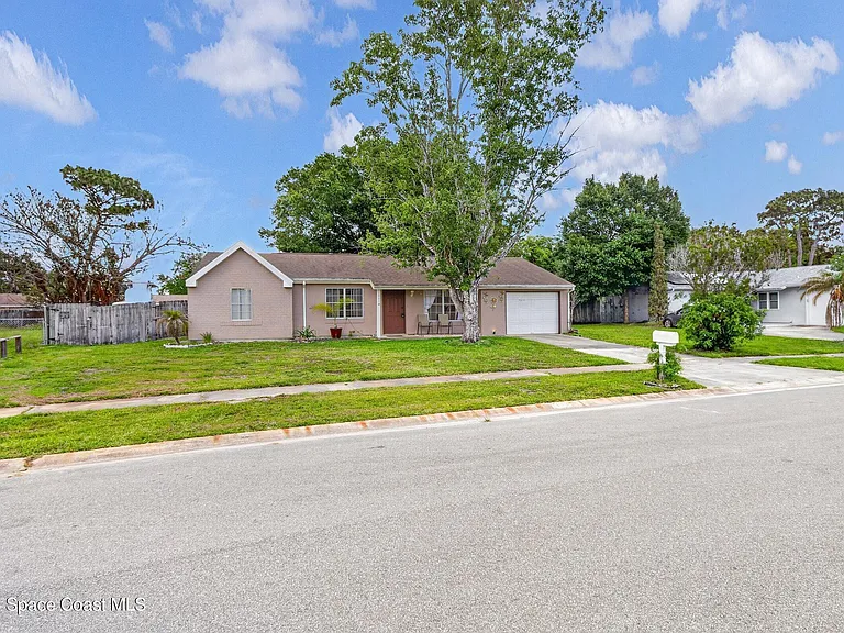 1265 Ethel Cir NE — Photo 2
