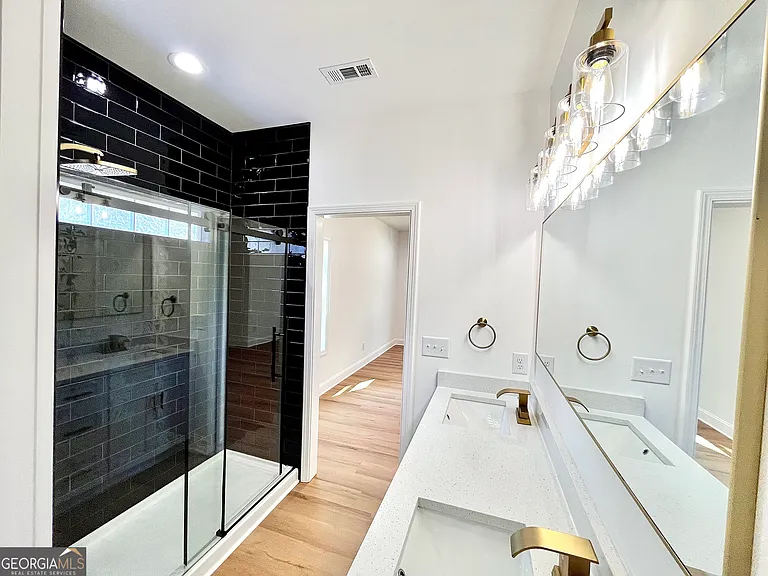 204 Custer Cir — Photo 13