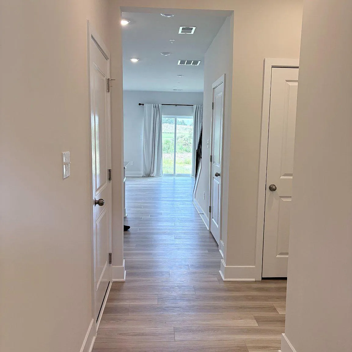 3 bed, 2.5 bath, 1584 sqft, $2,450 — Photo 3