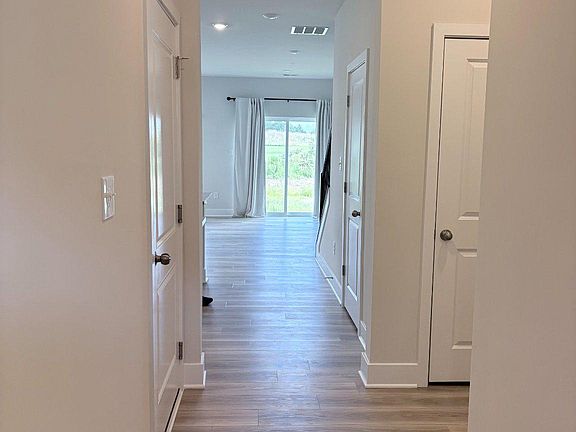 3rd image of 2197 Winterberry Ln