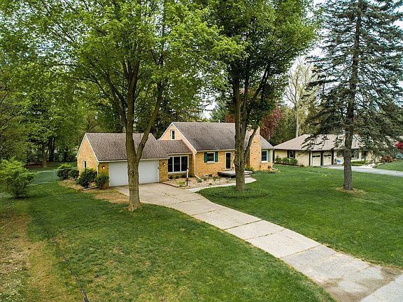 2nd image of 4539 Chippewa Dr