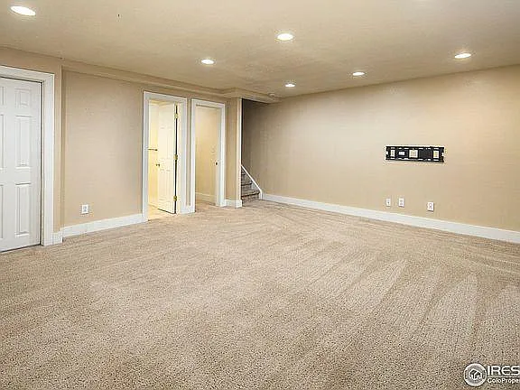 Spacious Basement Room