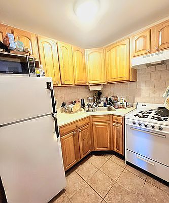 3rd image of 26-28 29th St #3F