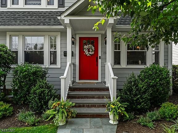 4th image of 736 Fairacres Ave
