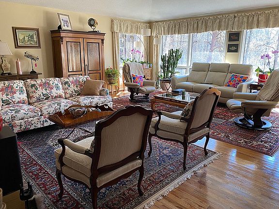 5th image of 392 Pinehurst Dr