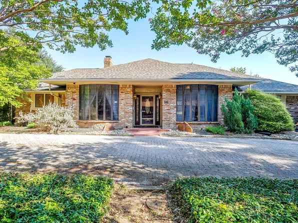 1901 Alexander Dr, Waxahachie, TX 75165