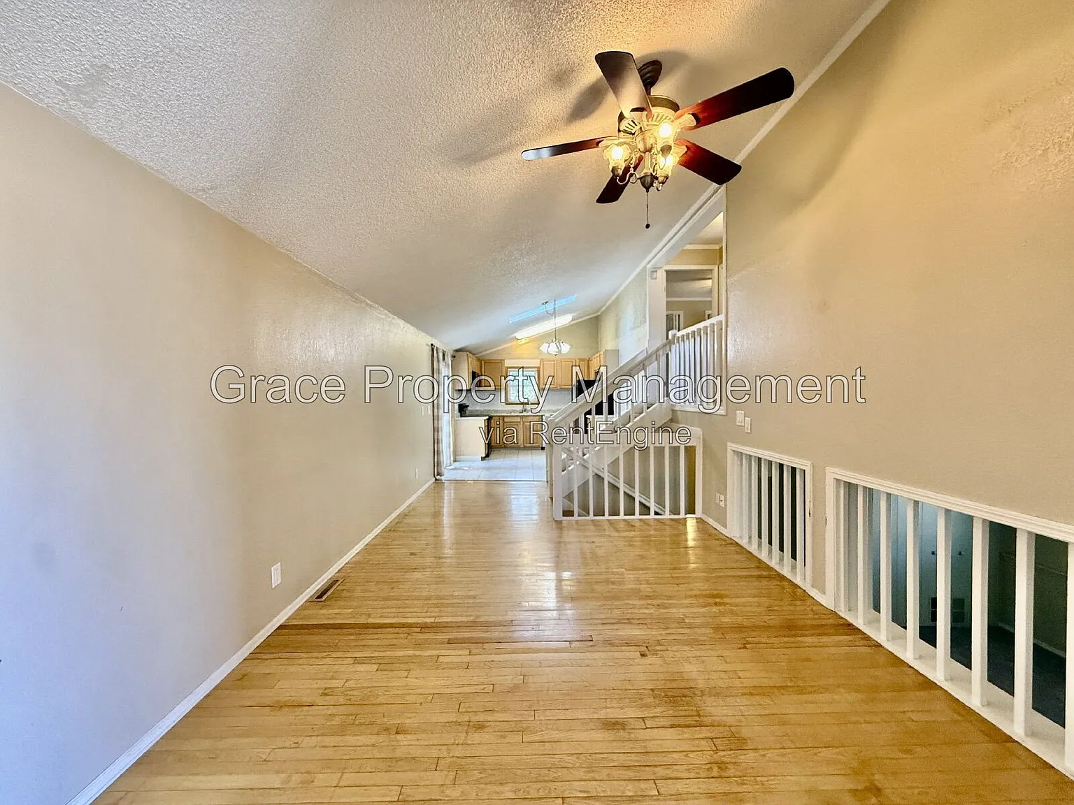 3 bed, 2.0 bath, 1476 sqft, $2,395 — Photo 2