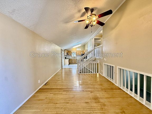 2nd image of 405 S 28th Ln