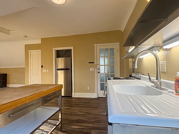 4th image of 2254 Francis Ln #3