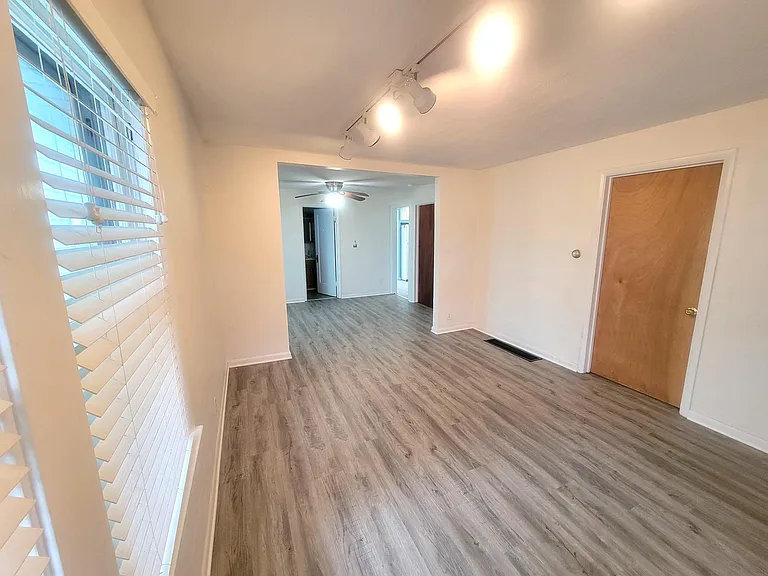 5932 Lakeside Ave — Photo 11