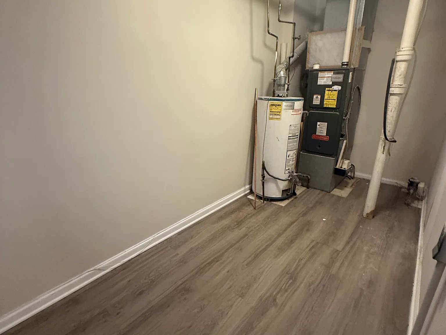 2 bed, 896 sqft, $2,100 — Photo 3