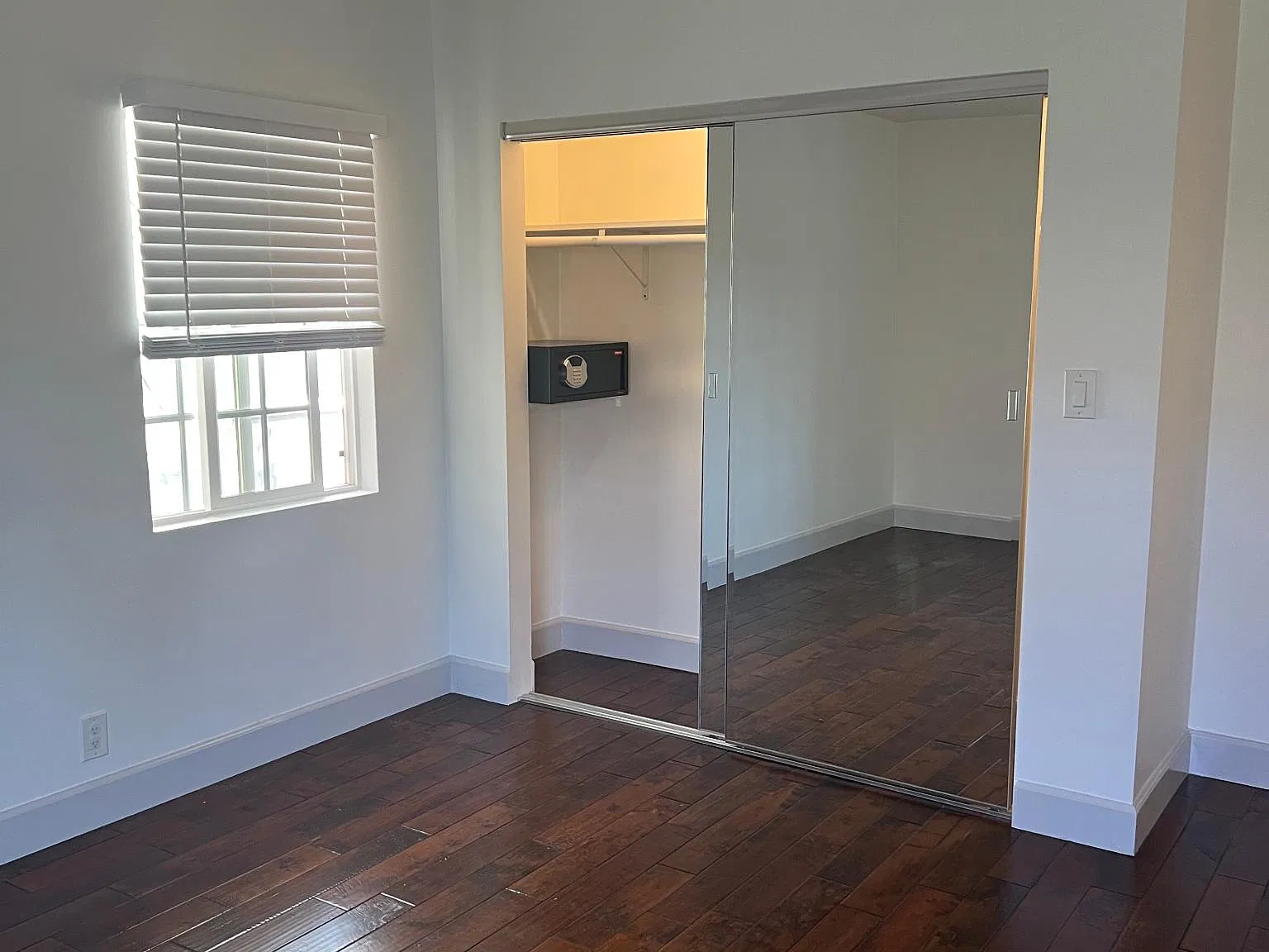 2 bed, 1000 sqft, $3,550 — Photo 4
