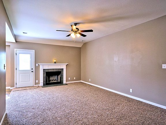 4th image of 398 Zurich Ct
