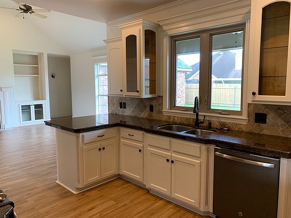 5th image of 102 Gravenhage Cir