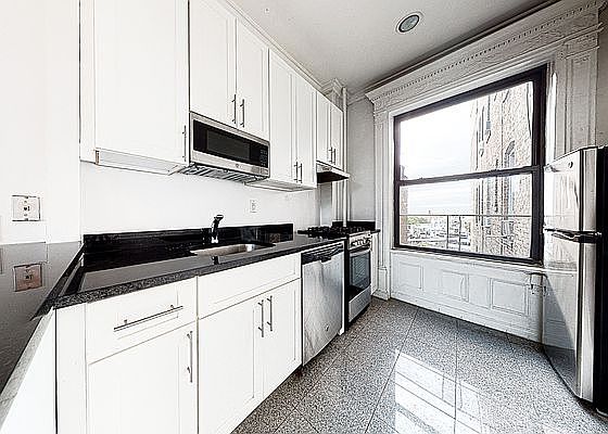 3rd image of 136 Prospect Park W APT 3B