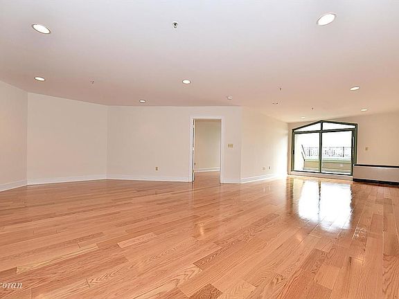 3rd image of 1919 24th Ave APT L502