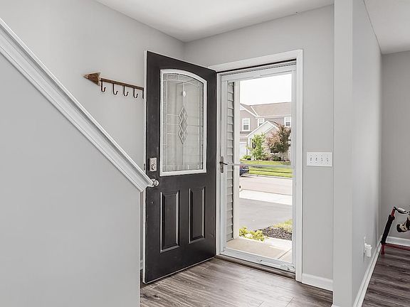 4th image of 755 Saffron Dr