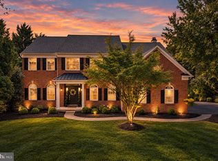 1370 Stonegate Dr, Downingtown, PA 19335