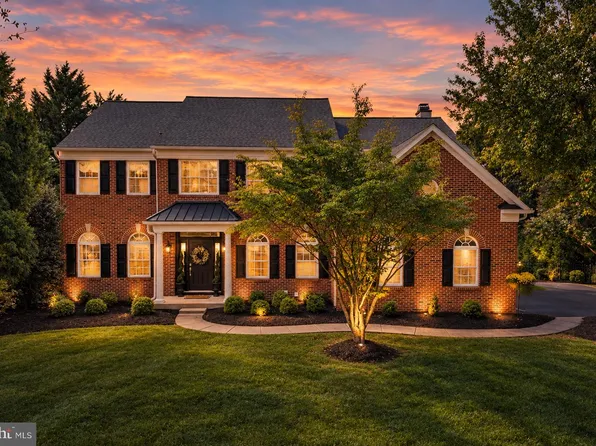 1370 Stonegate Dr, Downingtown, PA 19335