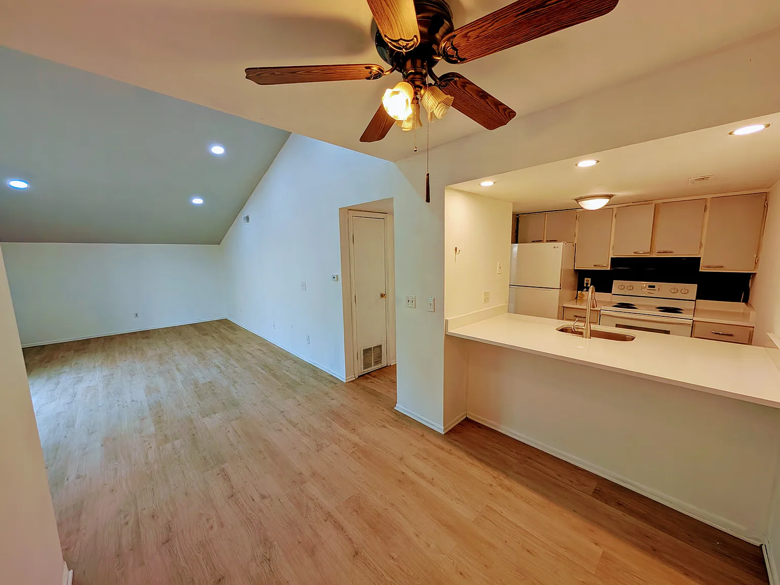 2 bed, 890 sqft, $1,250 — Photo 1