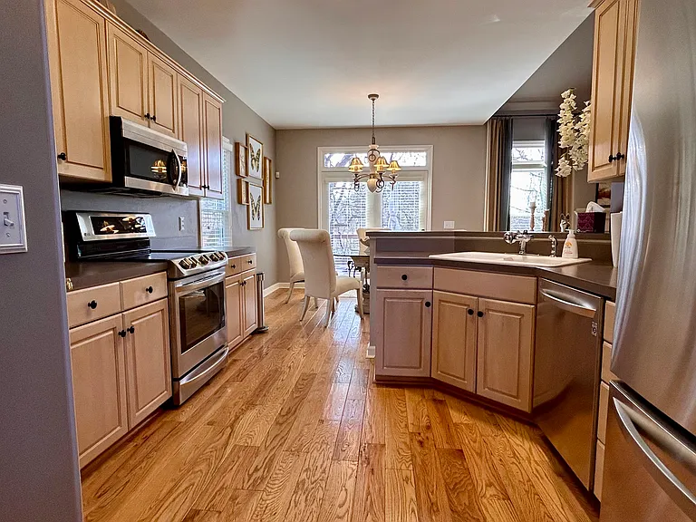 517 Rivercrest Cv — Photo 13
