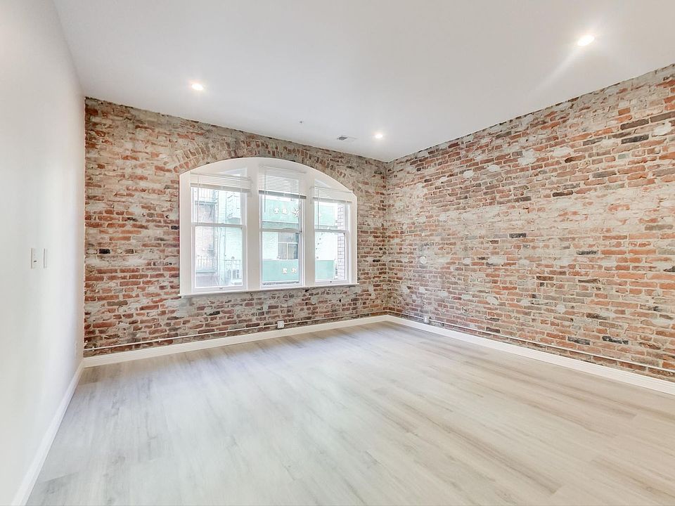 1st image of 124 Waverly Pl #101