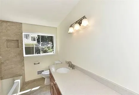 1396 E Rock Springs Cir NE — Photo 23