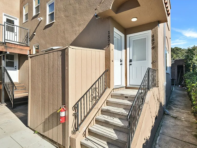 1565-1579 Arch Street — Photo 25