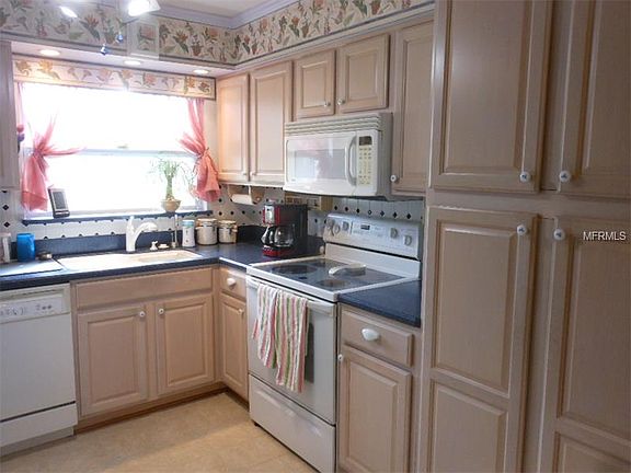 5th image of 5626 Minaret Ct