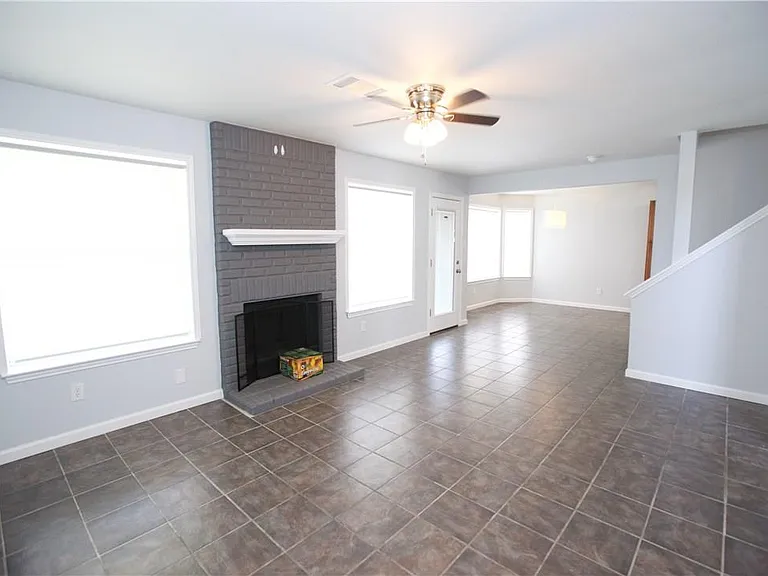 1314 Garden Path Dr — Photo 2