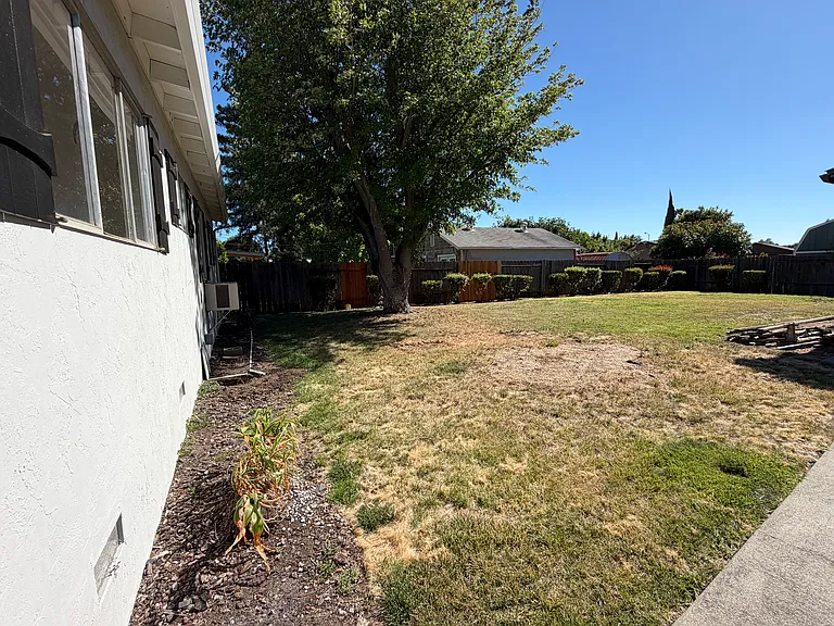 315 Hamilton Dr — Photo 10