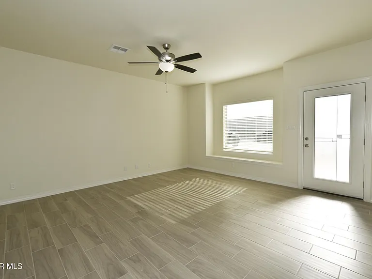 902 Bromyard Dr — Photo 14