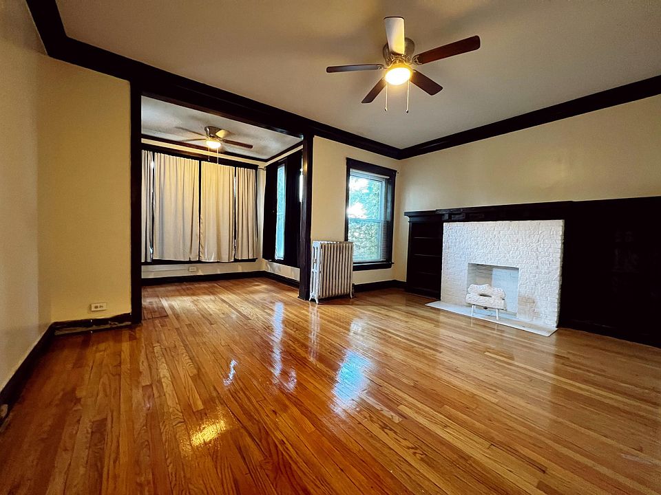 Living Room/Sun Room
