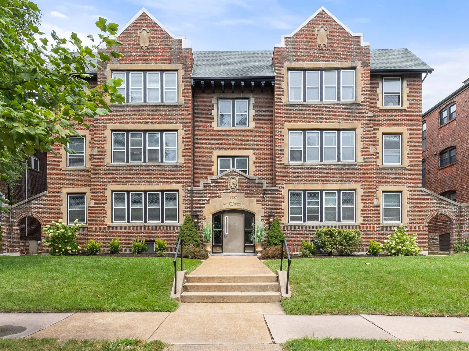 2 bed, $3,295 — Photo 1