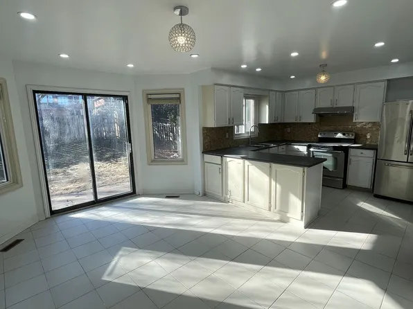 60 Normandy Cres, Richmond Hill, ON L4C 8L7