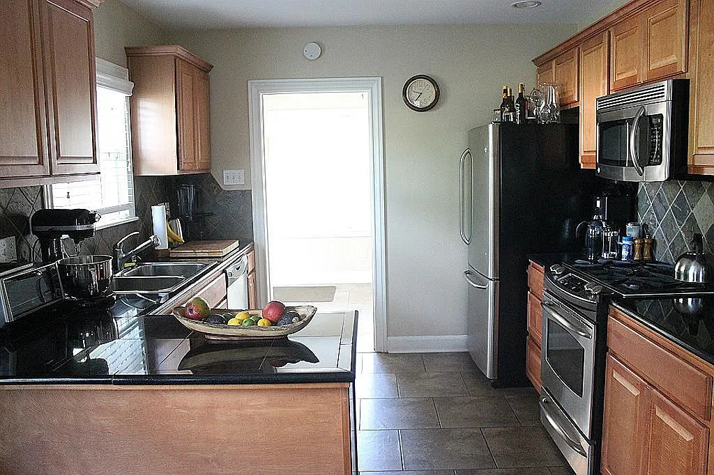2 bed, 1.0 bath, 1068 sqft, $1,875 — Photo 3