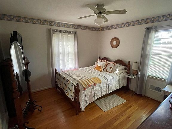 5th image of 3661 Faust St