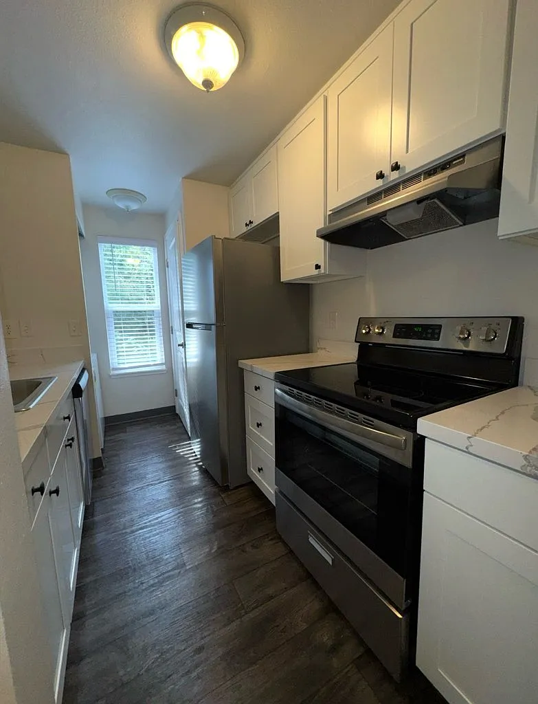 7656 Merastone Ln NE — Photo 3