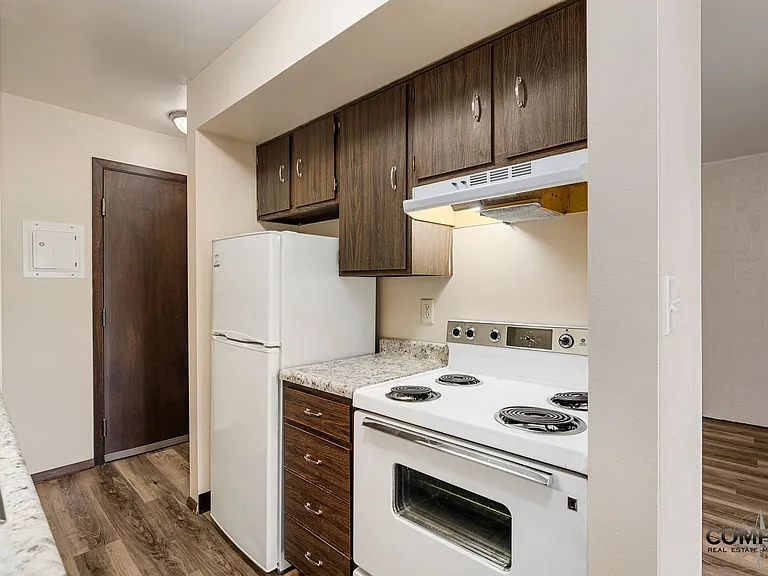 1025 W. MacArthur Avenue — Photo 3