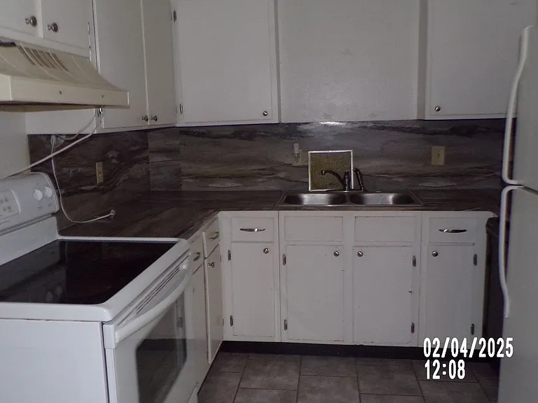7916 NW Crossland Cir — Photo 5