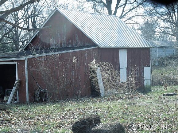 2nd image of 833 Monroe St