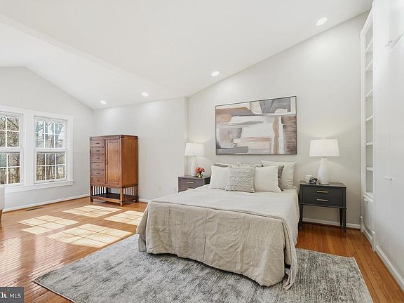 3rd image of 1472 Park Garden Ln