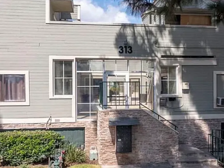 313 E Pine St #19 — Photo 21