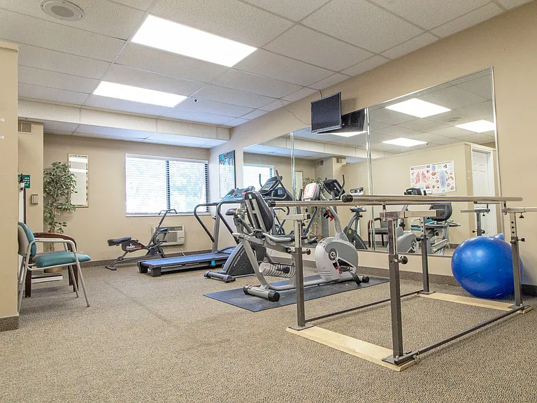 Oxford Park Towers of Berkley Senior Community — Photo 12