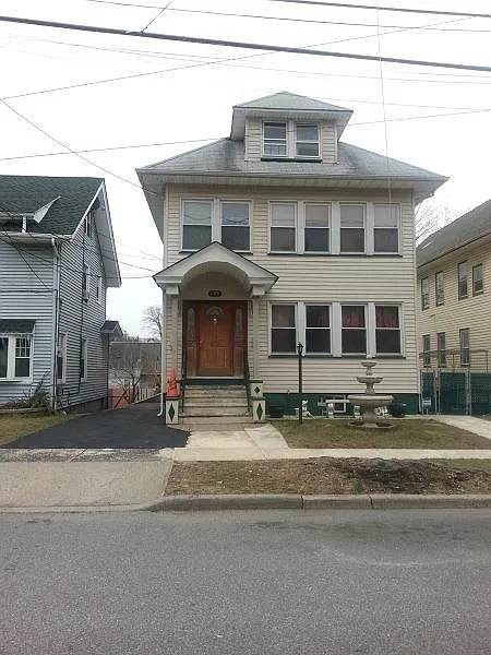 149 Clinton Ave photo 1