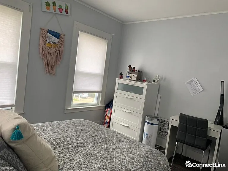 310 Noble St — Photo 4