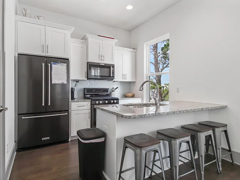 285 Gulfview Cir — Photo 16