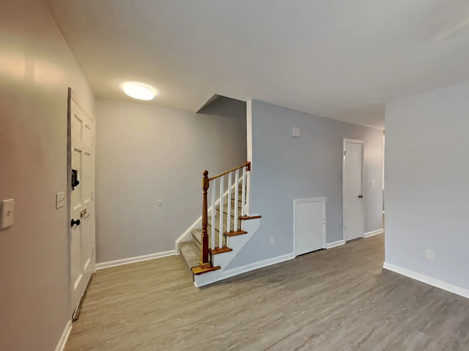 2 bed, 1.5 bath, 960 sqft, $1,615 — Photo 2